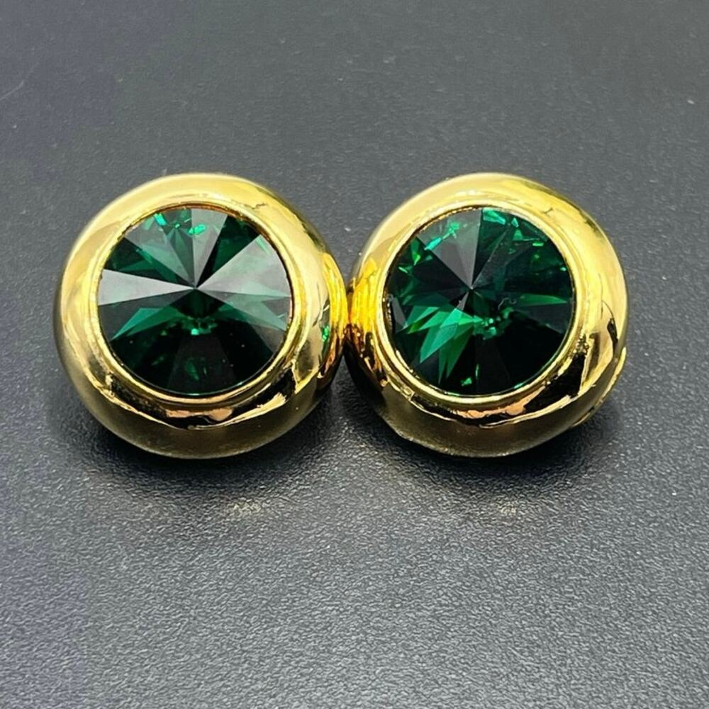 Vintage Round Green Faceted Rhinestone Rivoli Bezel Gold Tone Clip on earrings